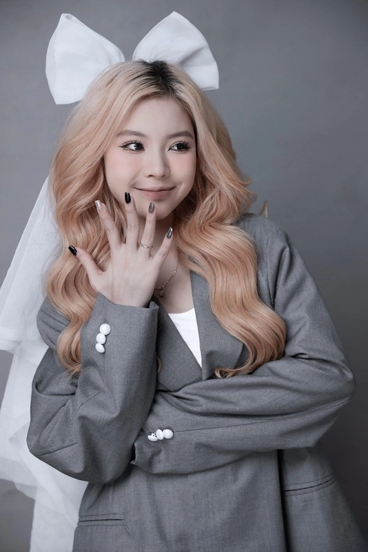 TÁC GIẢ NGÂN HÀ